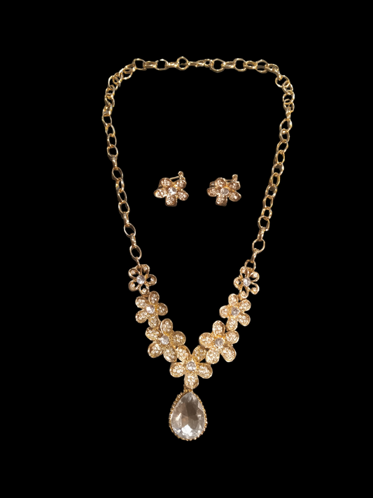 Beautiful Flower 18K Gold Tone Necklace & Earrings Set
